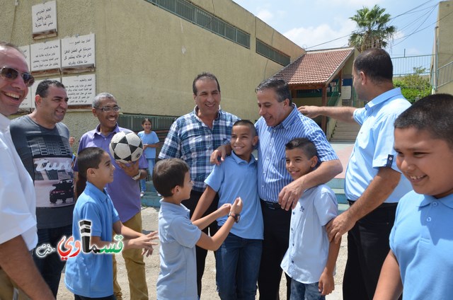 كفرقاسم- فيديو : رئيس البلدية عادل بدير والاستاذ وليد طه يفتتحون العام الدراسي باتقان وسط  فرحة عارمة للطلاب والاهالي 